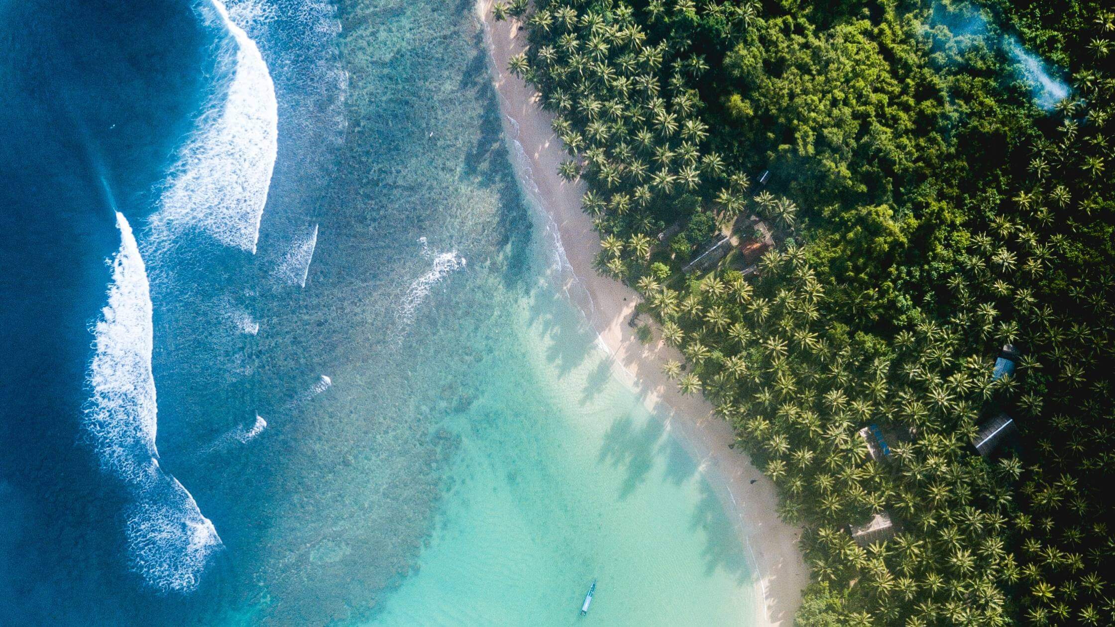 Descubra a emoção do surf em Mentawai: um paraíso para as surfistas