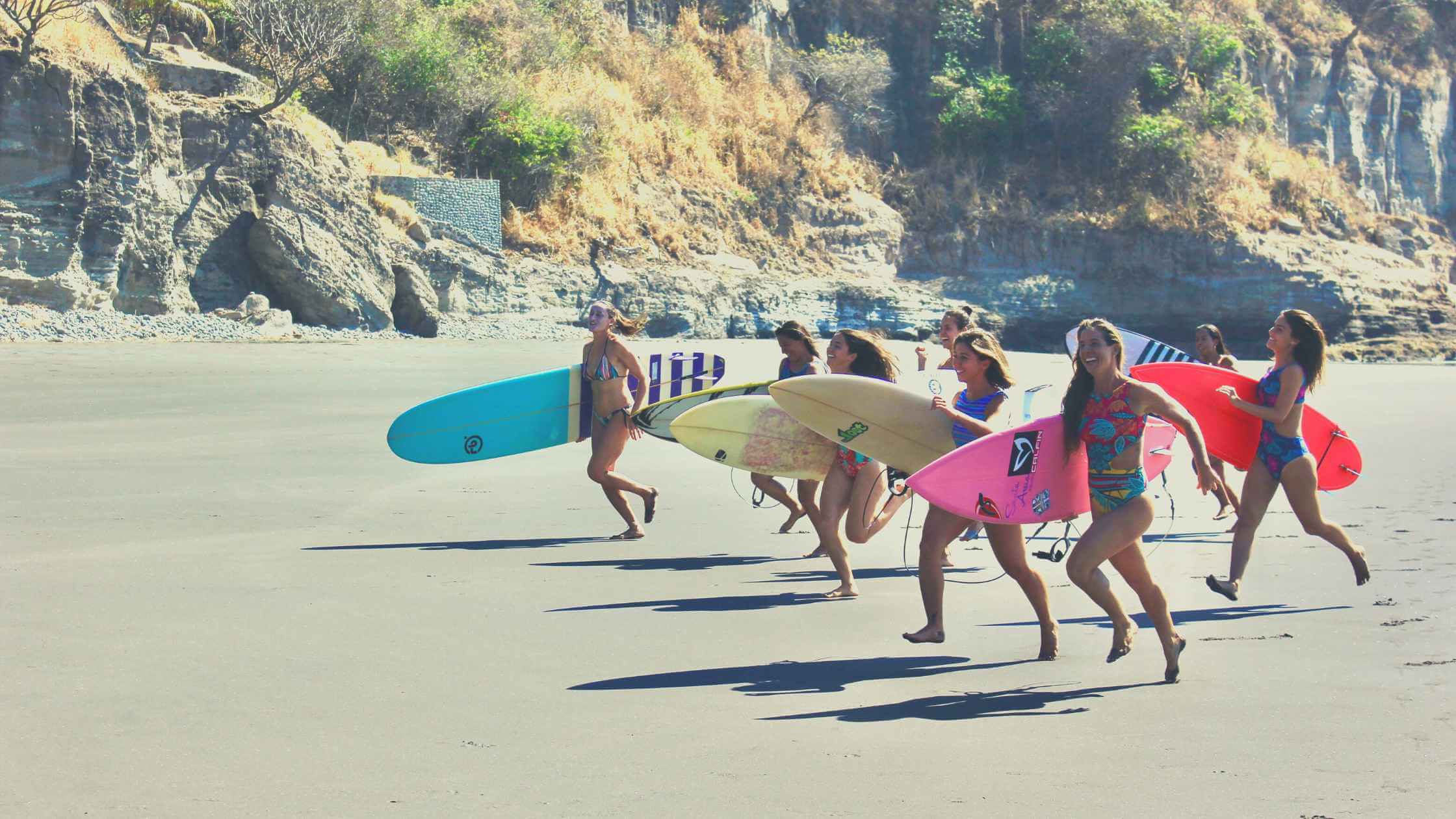Por que você precisa fazer uma viagem de surf para mulheres